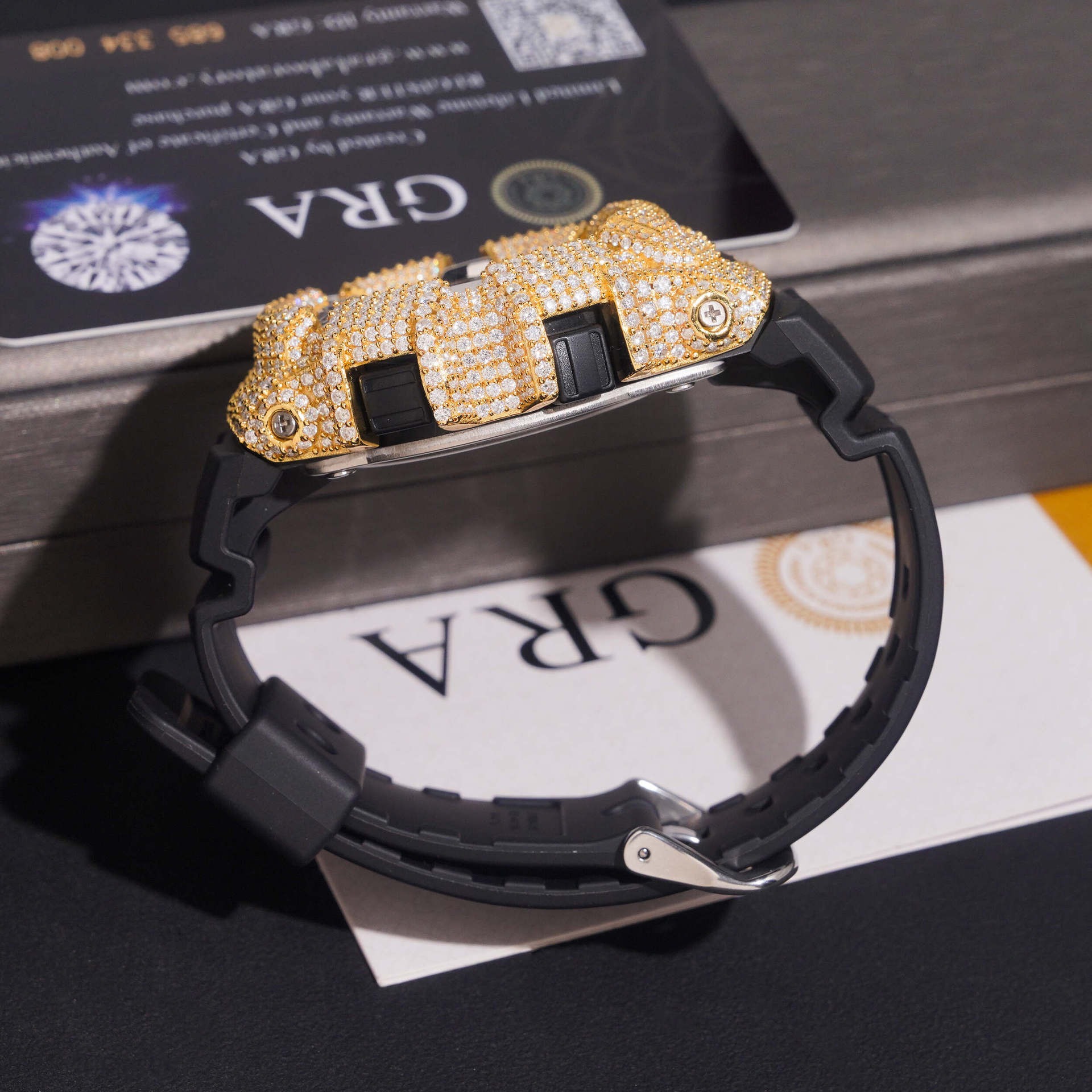 Iced-Out G-Shock Watch Case by - Luxury Watch Levels recensie en prijs