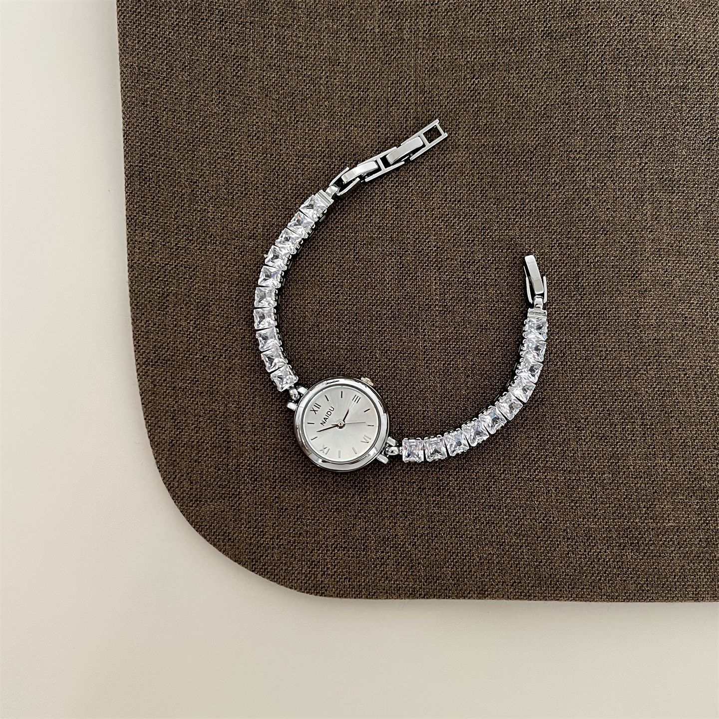 New Fashion Diamond-encrusted  - Luxury Watch Levels recensie en prijs